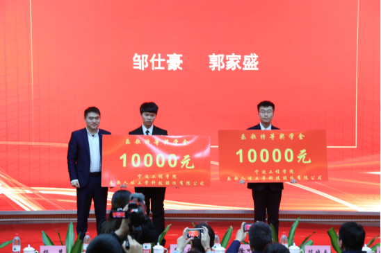 新澳濠江伦坛55168,深入探讨方案策略_FNX57.777主力版