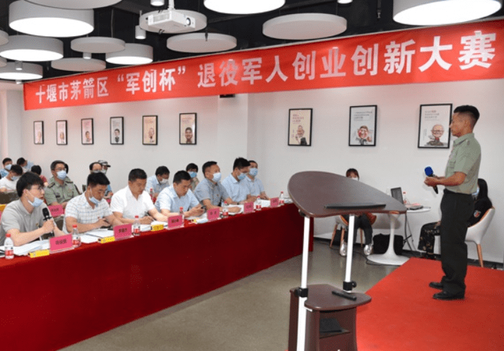 最新两年义务兵待遇概览,荣誉与责任的双重回馈提升之路