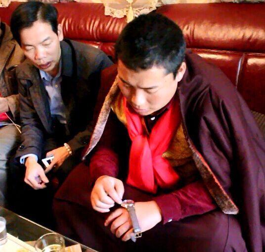 丁真俄色活佛最新照片揭秘,小巷深处的神秘宝藏与独特小店