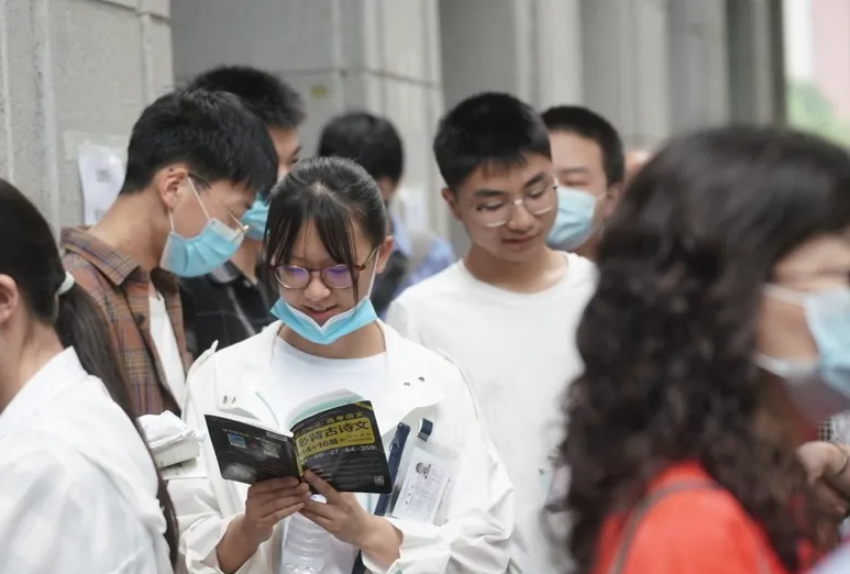 梁阳大校科技新品震撼发布,体验未来生活新篇章