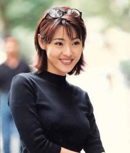 新加坡知名女演员倾力推荐的高科技产品，科技与生活的优雅融合之道