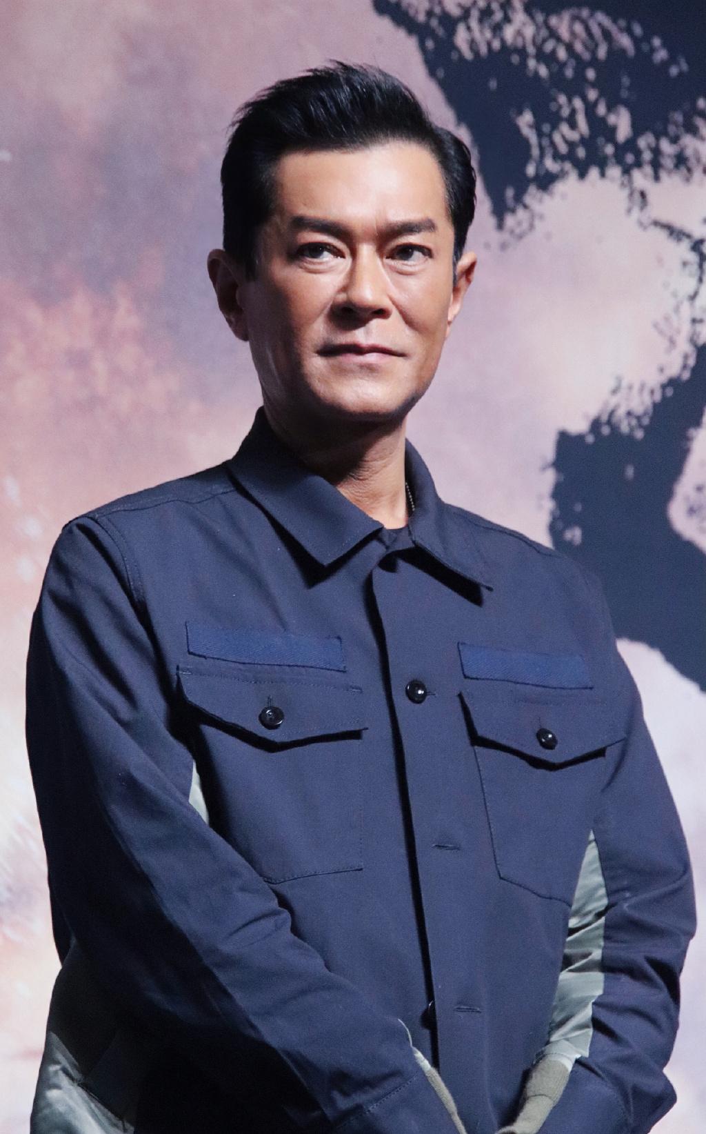 古天乐近期阳光下的温馨日常照片曝光