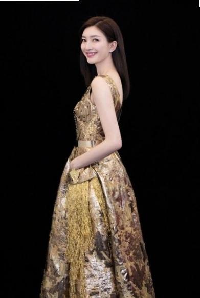 小巷深处的独特时尚探索,最新时尚短片发布