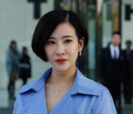 电影演员李夏青与自然美景的轻逸之旅纪实