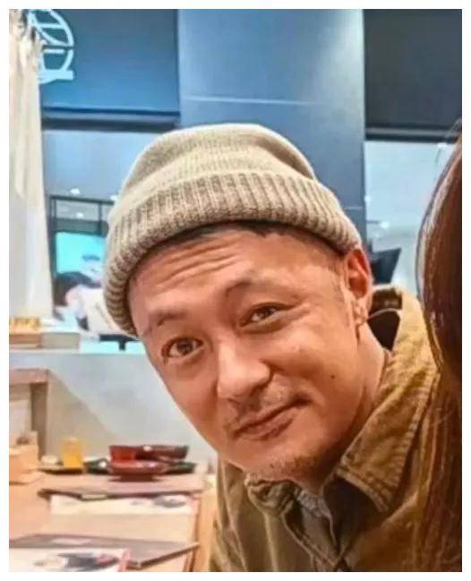 余文乐近照展现成长旋律，自信的力量与变化之美