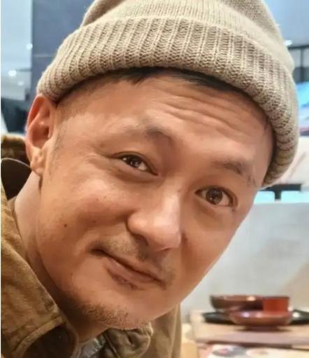 余文乐近照展现成长旋律,自信的力量与变化之美