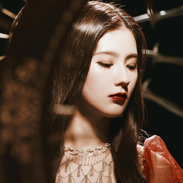 女演员脸长背后的秘密，小巷深处的独特小店故事