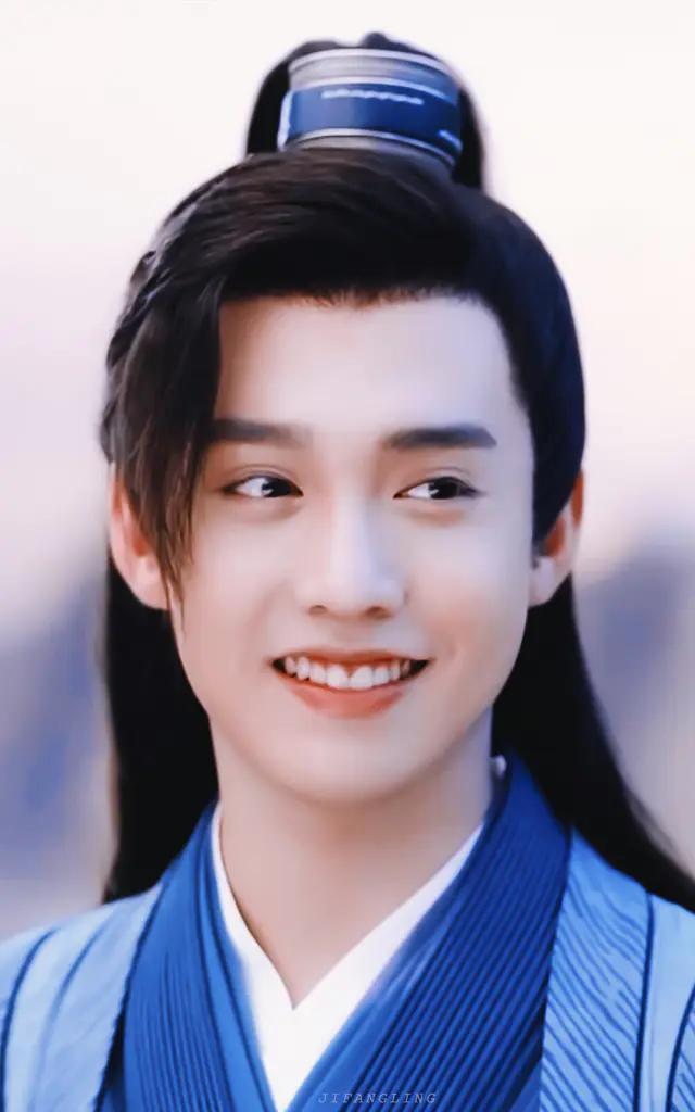 女演员脸长背后的秘密,小巷深处的独特小店故事