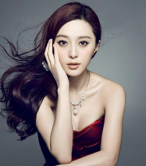 女演员脸长背后的秘密,小巷深处的独特小店故事